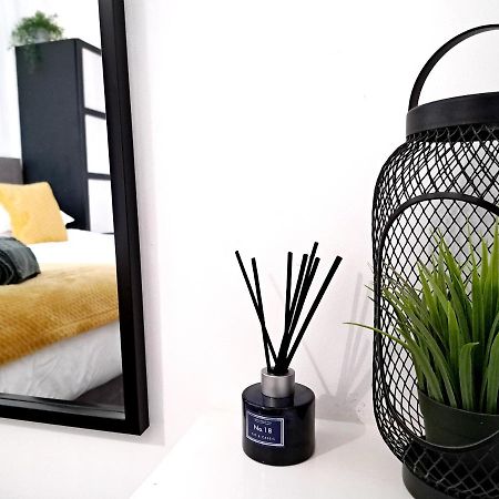 Stylish 2 Bed Apartment With Free Parking, Speed Wifi, Free Parking Colchester Luaran gambar
