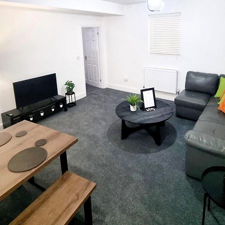 Stylish 2 Bed Apartment With Free Parking, Speed Wifi, Free Parking Colchester Luaran gambar
