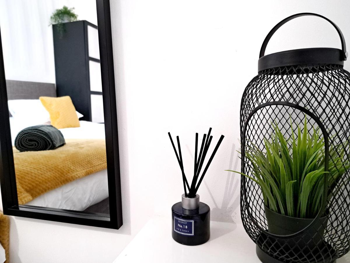 Stylish 2 Bed Apartment With Free Parking, Speed Wifi, Free Parking Colchester Luaran gambar