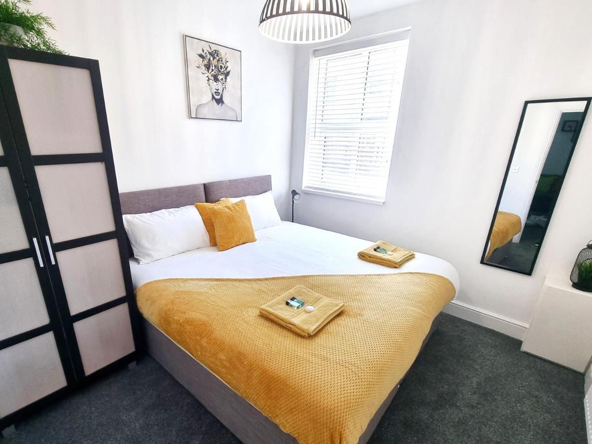 Stylish 2 Bed Apartment With Free Parking, Speed Wifi, Free Parking Colchester Luaran gambar