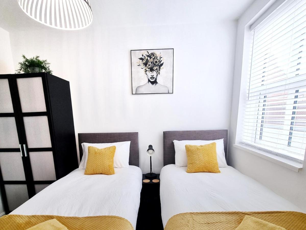 Stylish 2 Bed Apartment With Free Parking, Speed Wifi, Free Parking Colchester Luaran gambar